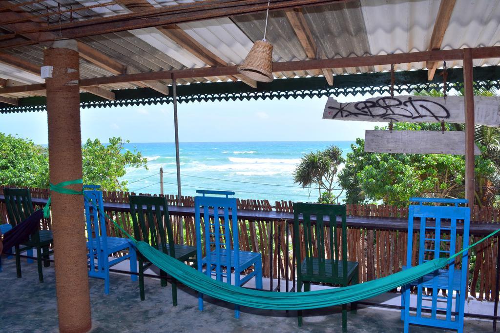 Cheeky Monkey Surf Camp Hotel Weligama Exterior photo